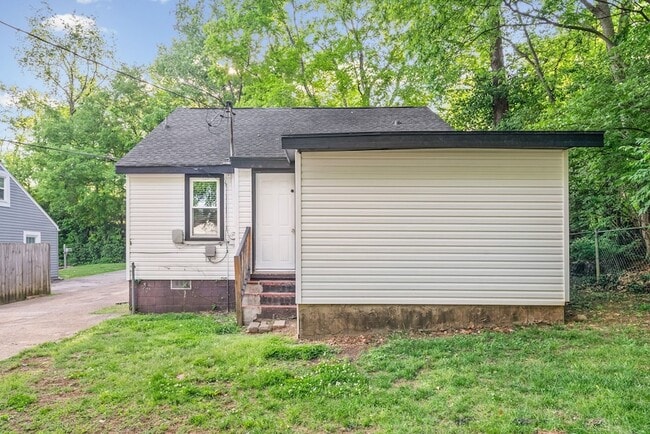 Building Photo - 715 Elder St