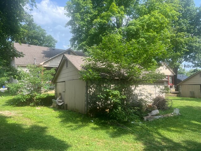 Building Photo - 1621 Catherine Dr
