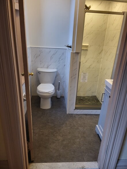 NEWly reno master BA - 2226 Delancey Plz