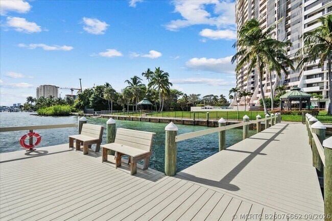 Building Photo - 5200 N Flagler Dr