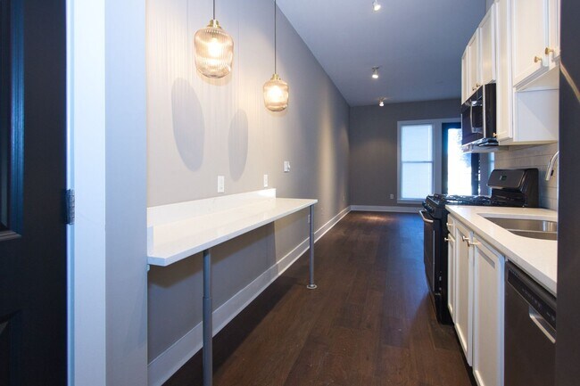 Building Photo - 1195MT