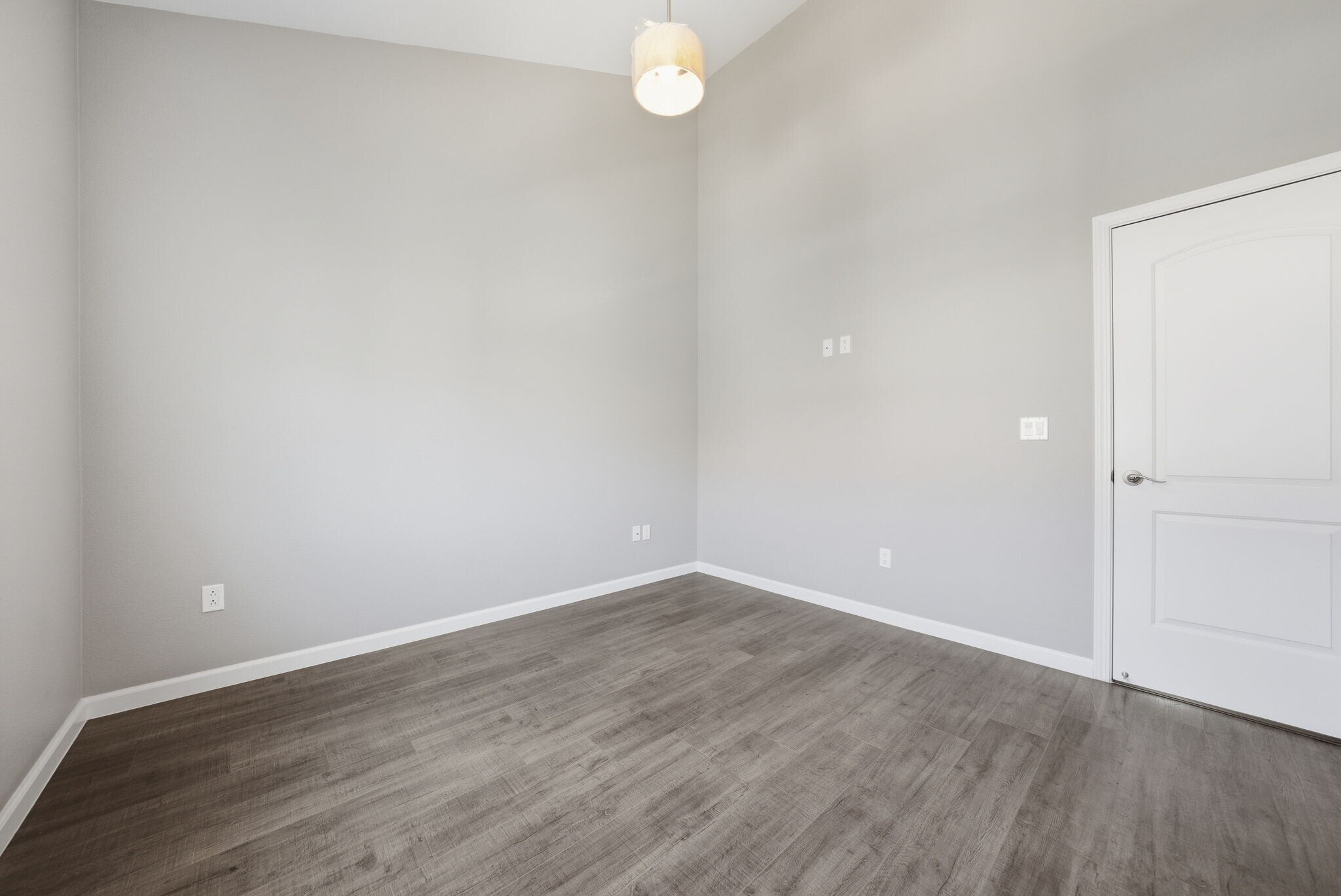 Building Photo - 817 Estancia Ter