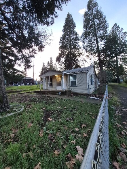 Building Photo - 1248 NW Ellan St