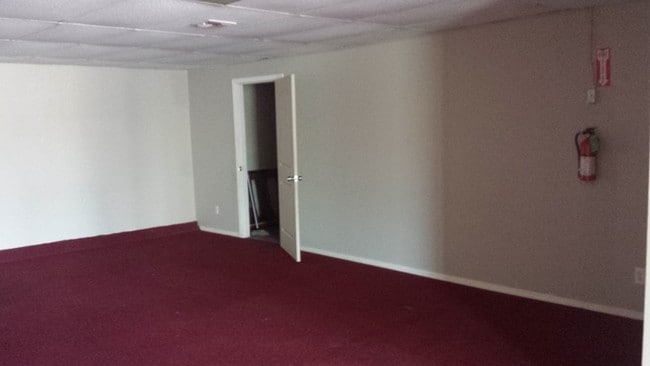 Building Photo - Commercial Property for Rent!