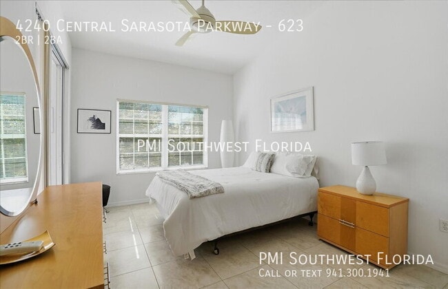 Building Photo - 4240 Central Sarasota Pkwy