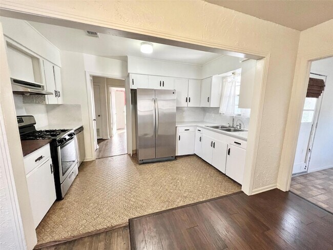 Building Photo - 5408 Joe Sayers Ave