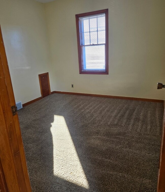 Building Photo - 1220 Oak Ave