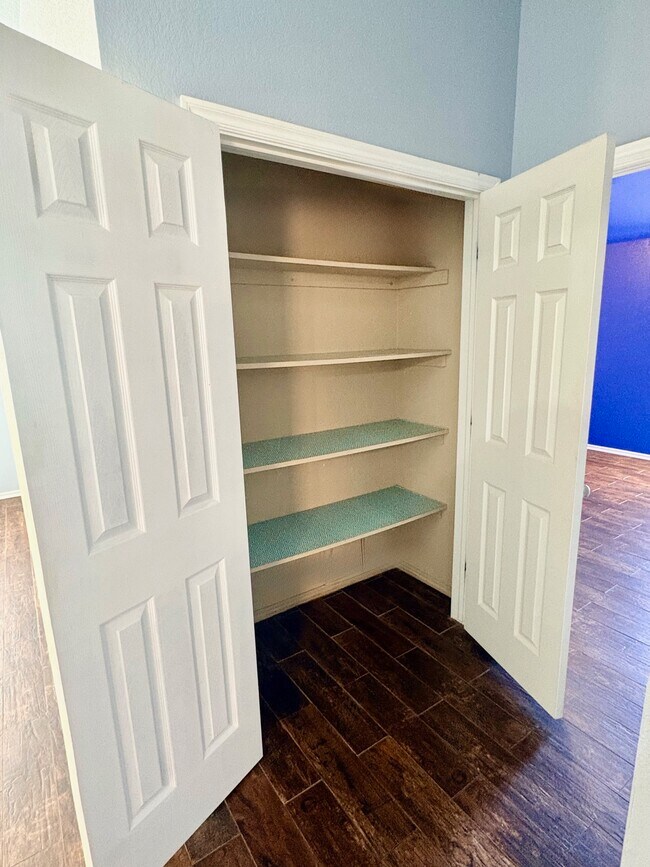 Building Photo - 806 Beaumont Square