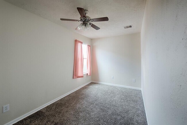 Building Photo - 8139 Sanders Glen Ln