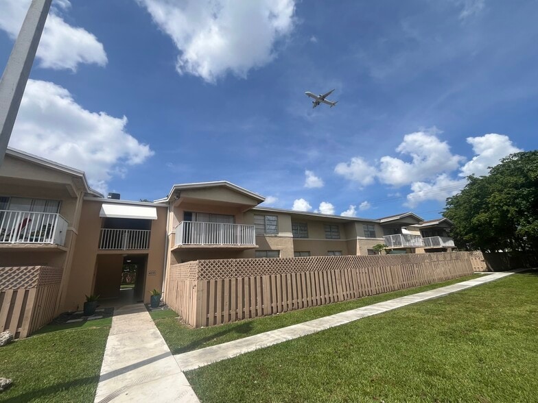 Building Photo - 4190 NW 79th Ave