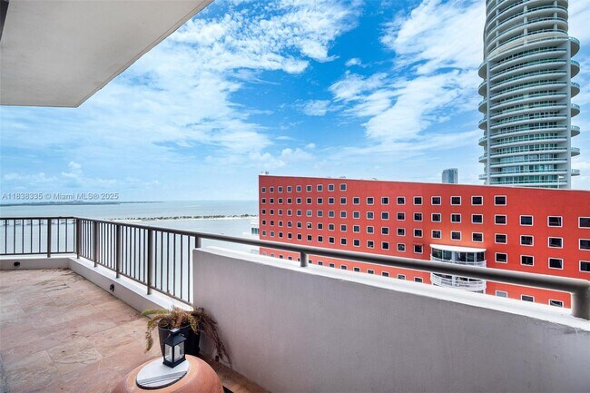 Building Photo - 1581 Brickell Ave