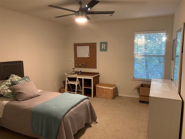 Building Photo - 202 N Vesper Bend Cir