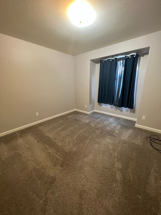 Building Photo - This home is for you! Newly remodeled