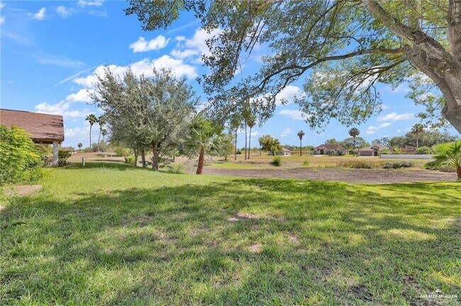 Building Photo - 20 Meadow Way Dr