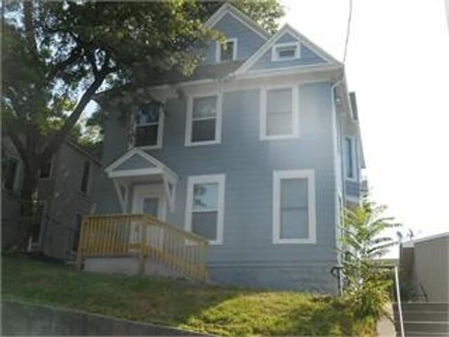 Building Photo - 611 N Perry St