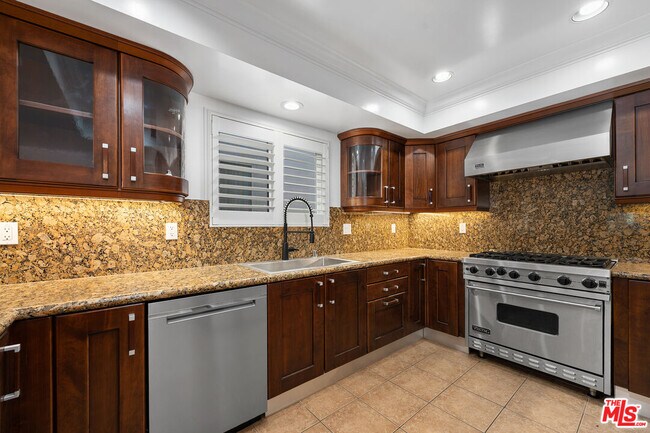 Building Photo - 1246 Armacost Ave