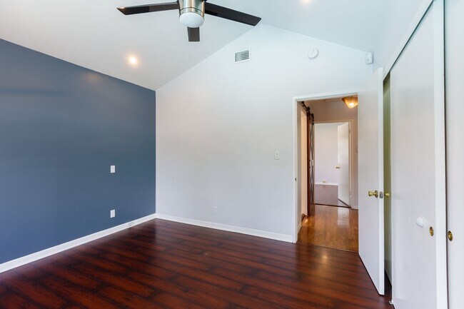 Building Photo - Spacious 5-Bedroom, 3-Bath Home with Pool ...
