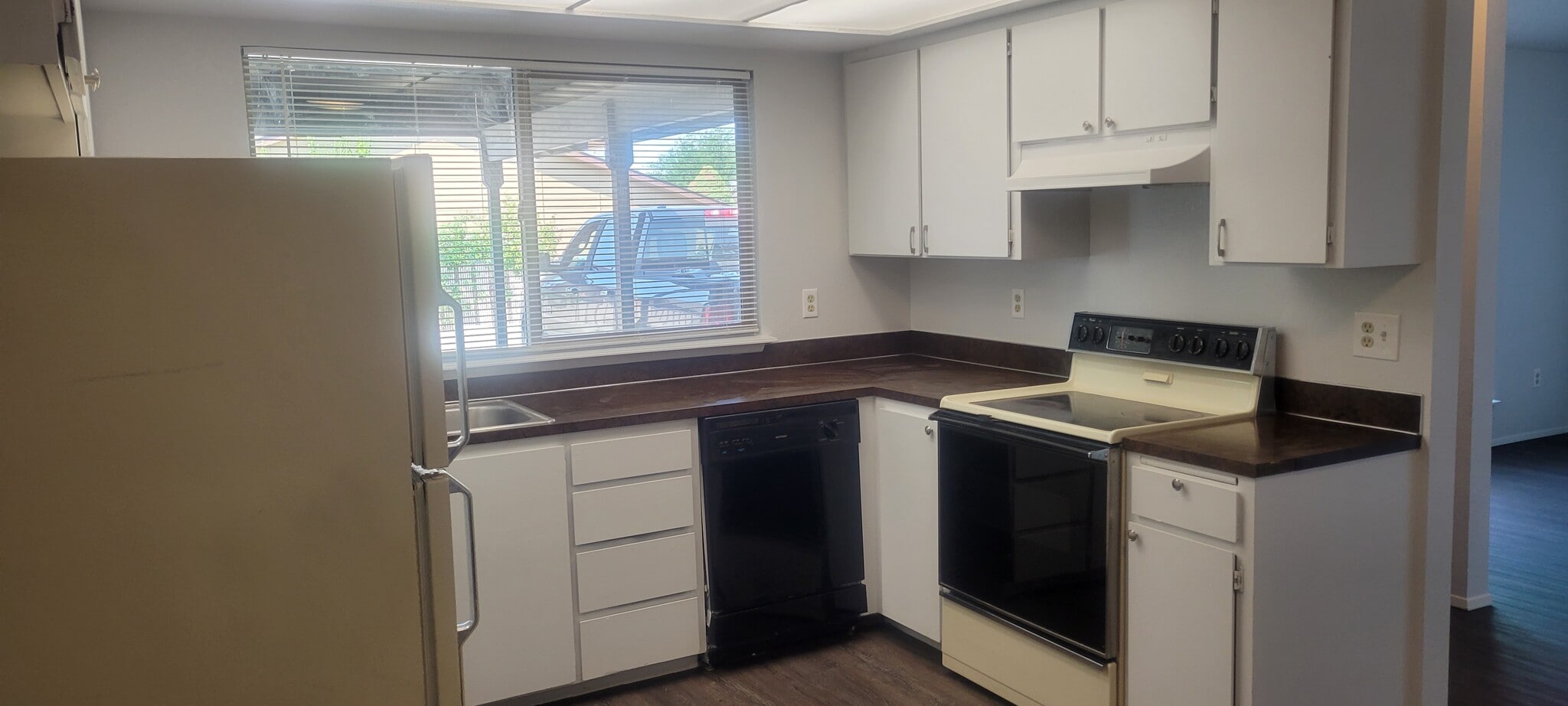 Kitchen - 1215 S 43rd Ave