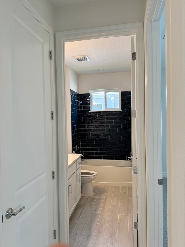 Building Photo - 1027 Waterline Ct