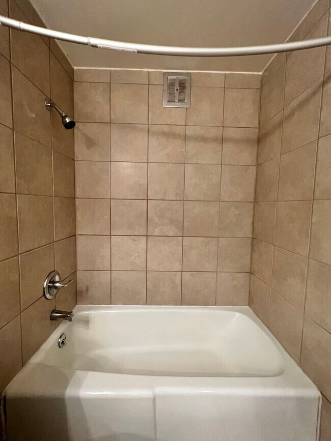 Building Photo - Robertson1001 (KC-JF-NB)