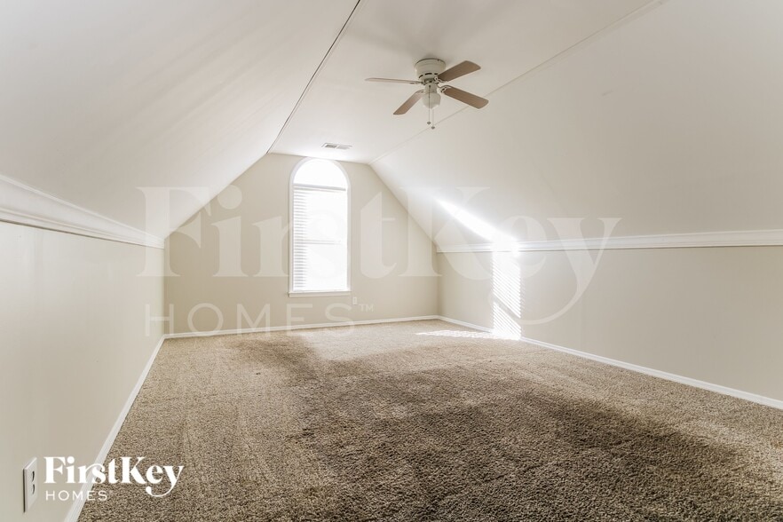 Building Photo - 6290 Fairway Hill Cove