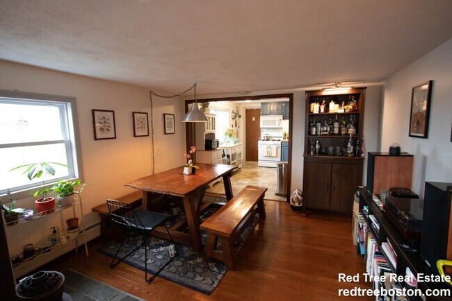Building Photo - 62 Thorndike St