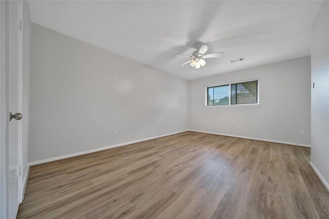 Building Photo - 1056 Martin St