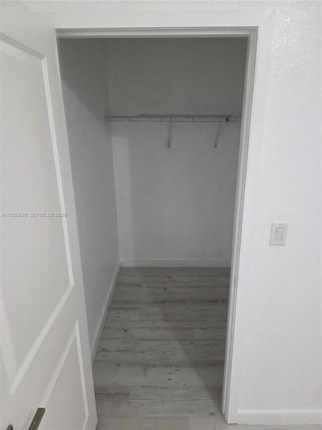 Building Photo - 600 NE 4th Ter