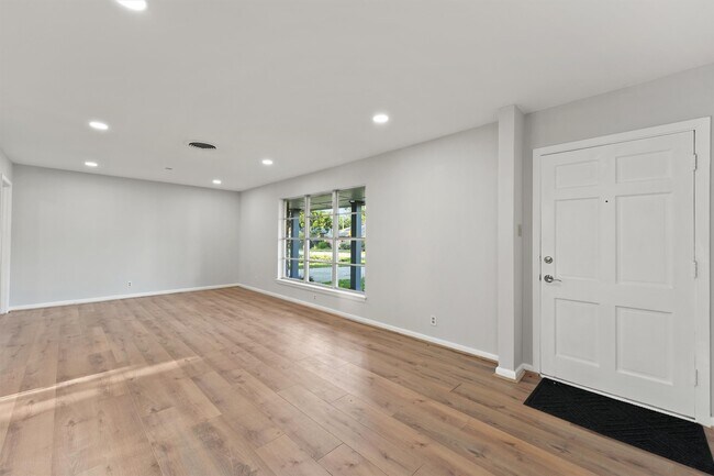 Building Photo - 3015 Peppermill Rd