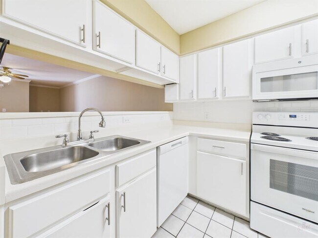 Building Photo - 501 W 26th St