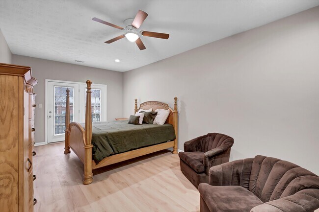 Building Photo - 2726 Brownsboro Rd