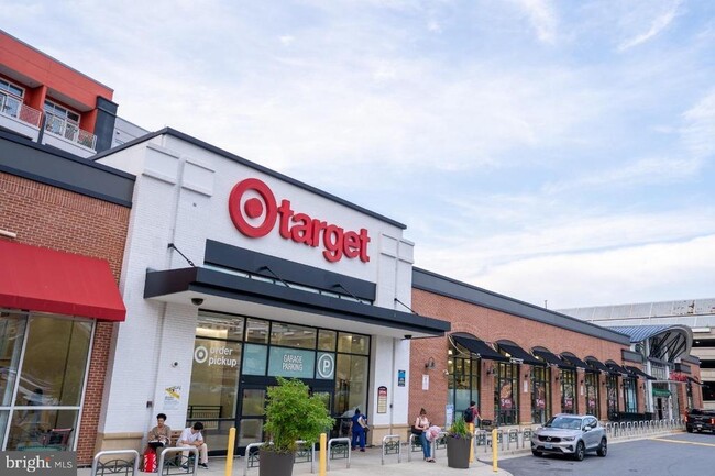 Building Photo - 1037 16th St S