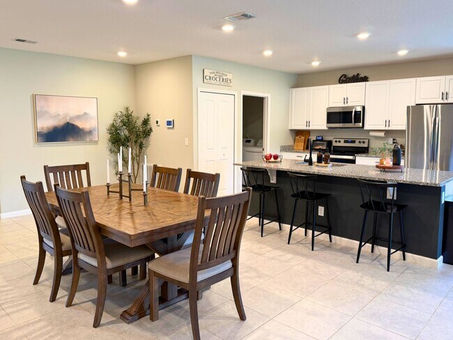 Building Photo - 4/2 open floor plan!