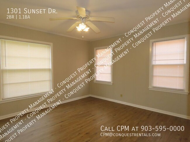 Building Photo - 1301 Sunset Dr