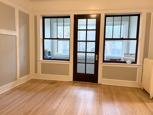 Building Photo - 7077 N Ridge Blvd