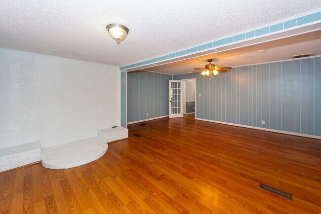 Building Photo - 3 Bedroom 2 Bath Home in Kings Grant - Sum...
