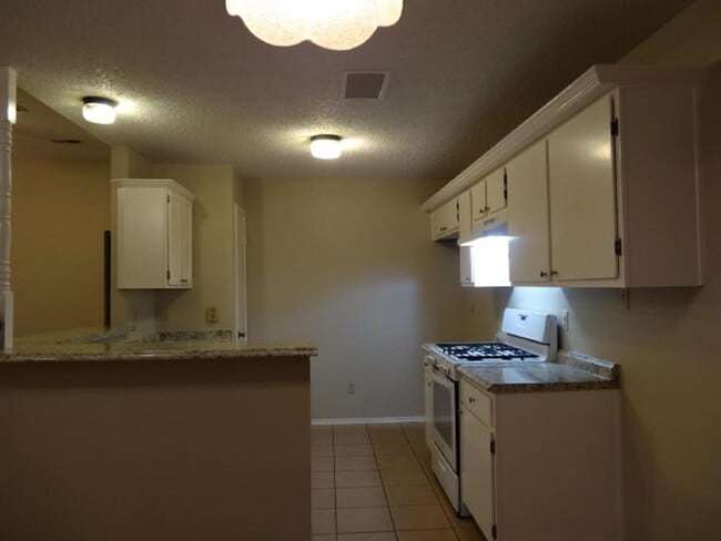 Building Photo - 13716 Sablecrest Dr