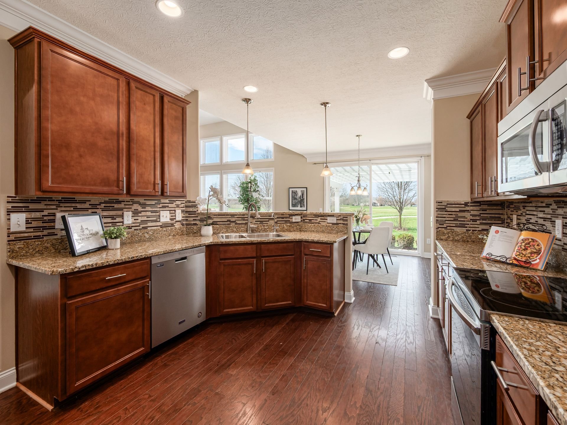 Building Photo - 1104 Balmoral Dr