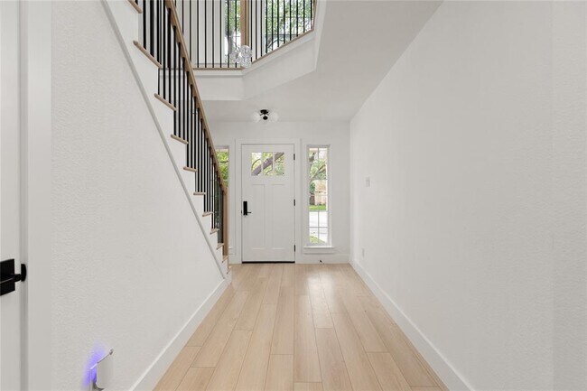 Building Photo - 8708 Cretys Cove