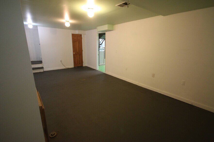 Building Photo - 2717 Foster Ave