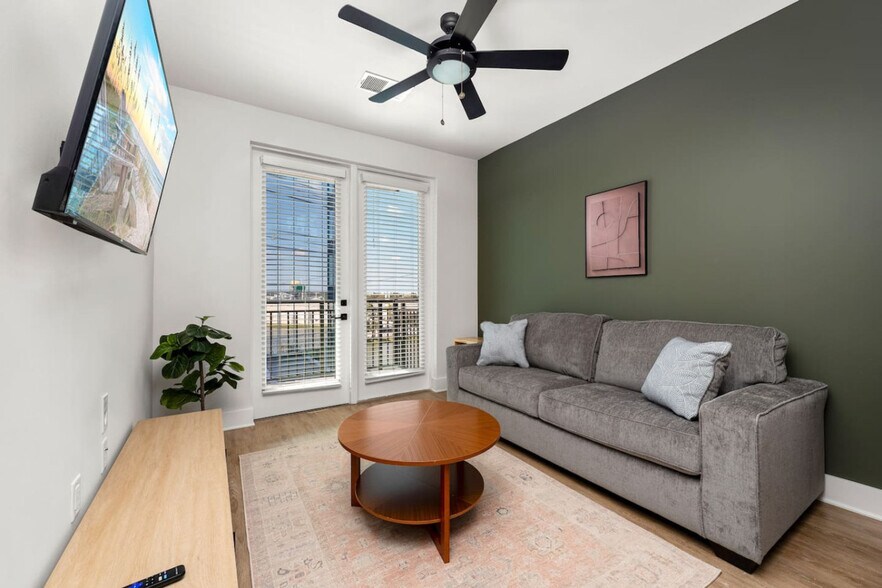 Primary Photo - 207 N Himes Ave