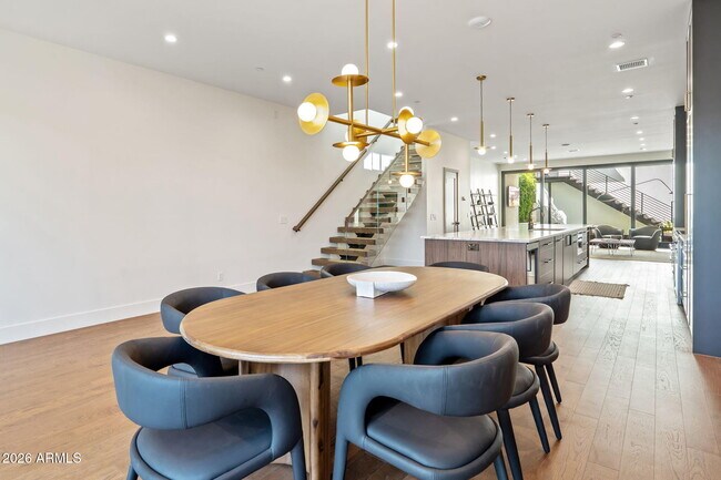 Building Photo - 6916 E 2nd St