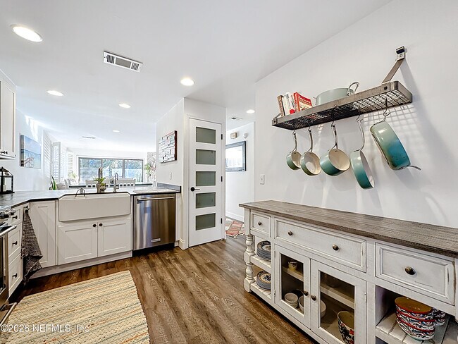 Building Photo - 2009 Seminole Rd