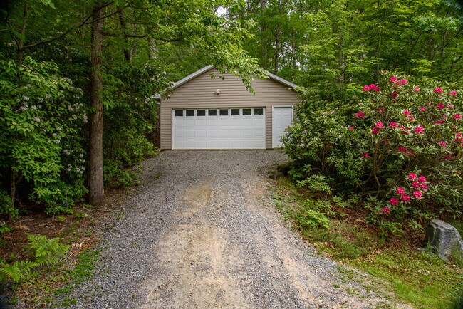 Building Photo - 34 Sugar Creek Dr