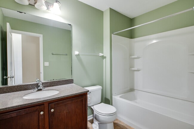 Building Photo - 417 Plaza Pl