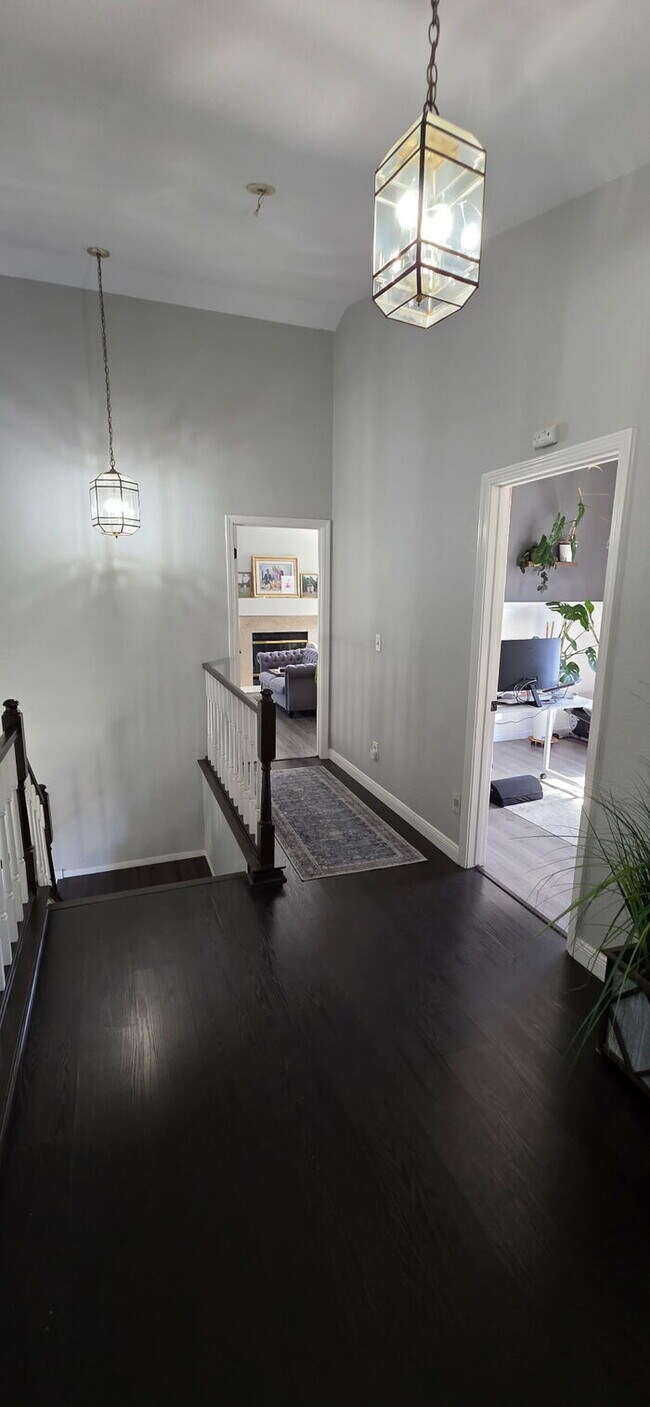 Building Photo - 430 Guinevere Ct
