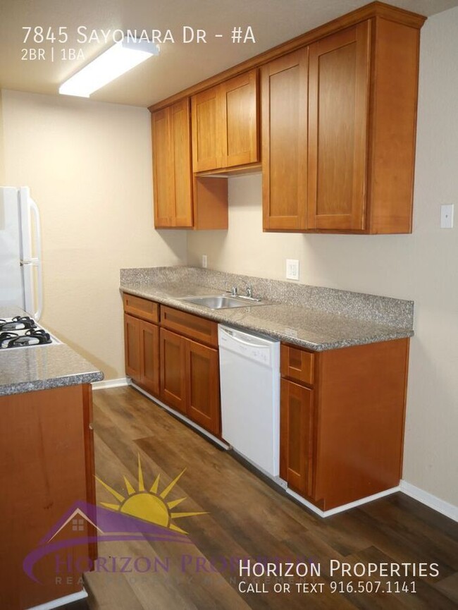 Building Photo - 2 Bed 1 Bath Remodeled Fourplex Unit - Cit...