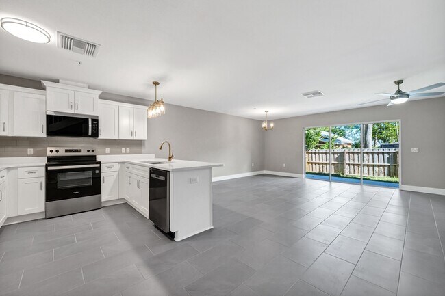 Building Photo - 37 SE 15th Terrace