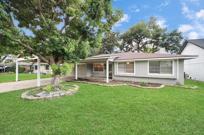 Building Photo - 2405 Pickerton Dr