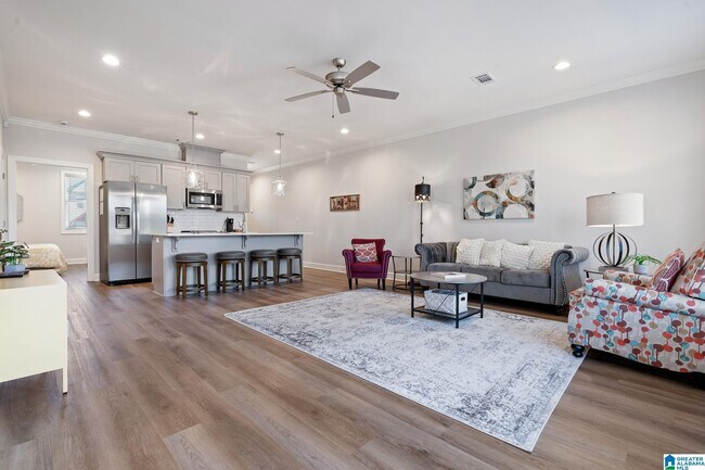 Building Photo - 829 21st Ave E